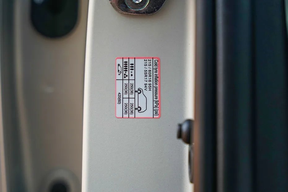Kia Carens Clavis EV X-Line ER 6Str - Image 47